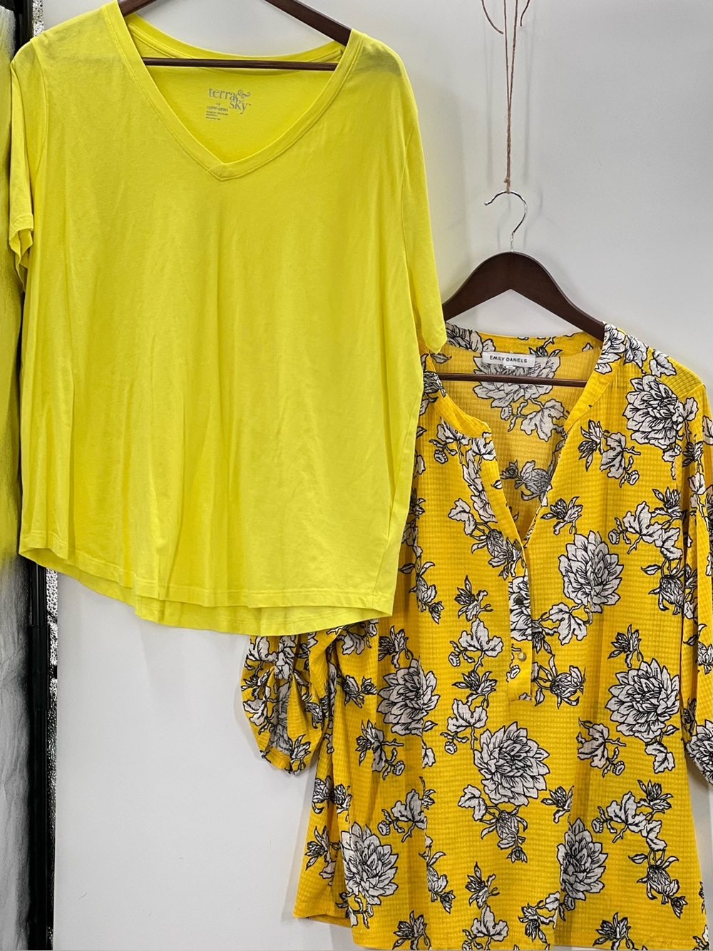244 Womens lot of 2 tops